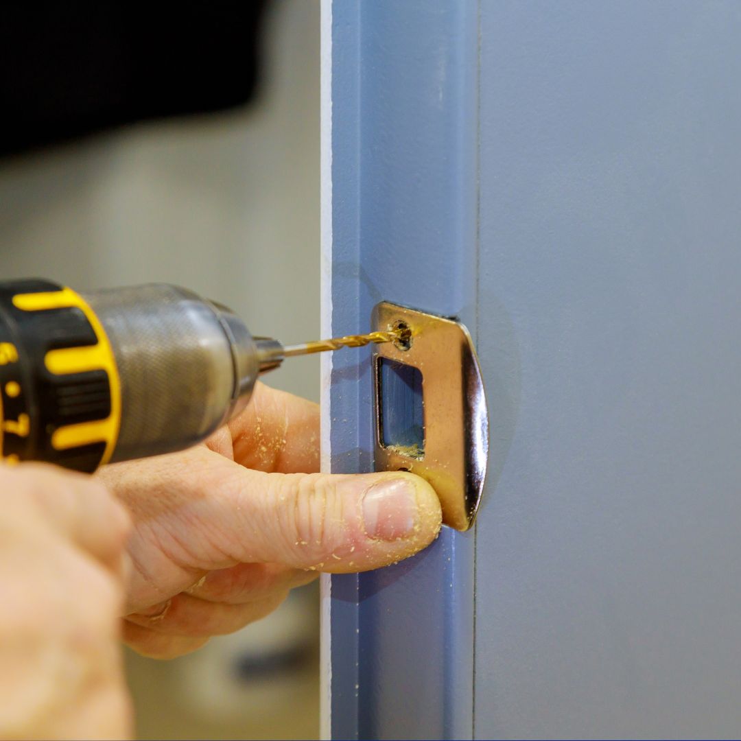 Install a lock - hyattsville locksmith services 